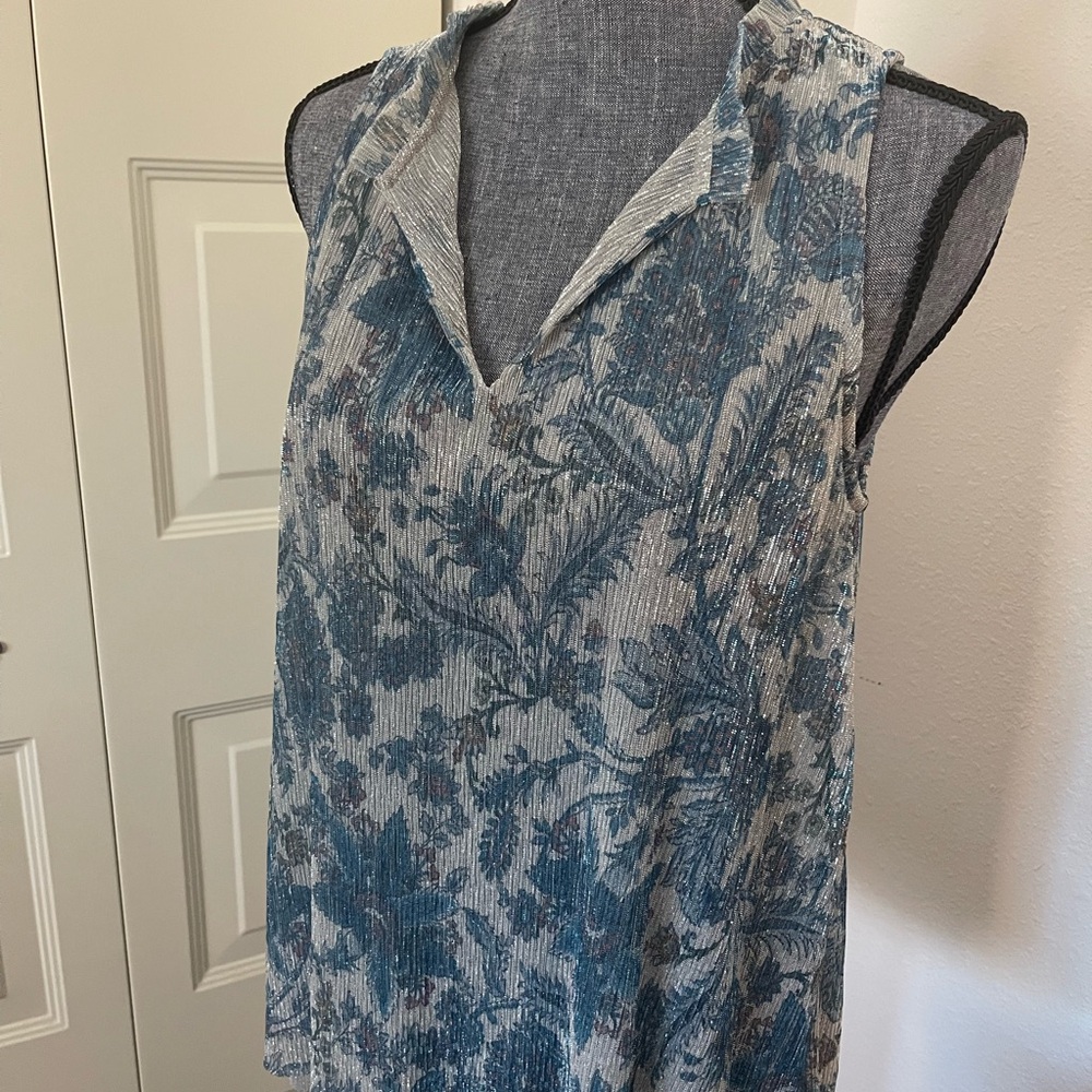 Anthropologie - Chic Blue Floral Sleeveless Tank Top